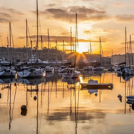 Modern Steps From Balluta Bay דירה *