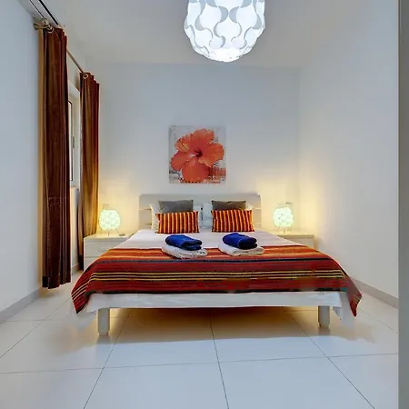 Modern Steps From Balluta Bay Apartman