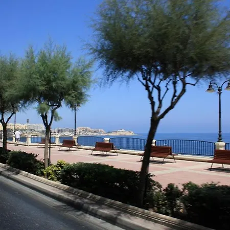 Modern Steps From Balluta Bay Σλιέμα